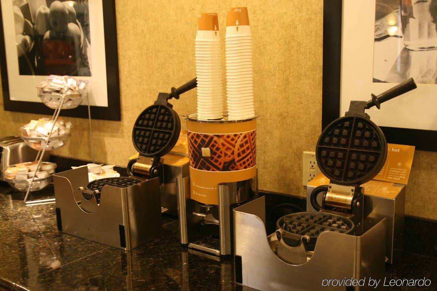 Hampton Inn & Suites Davenport Restaurant foto